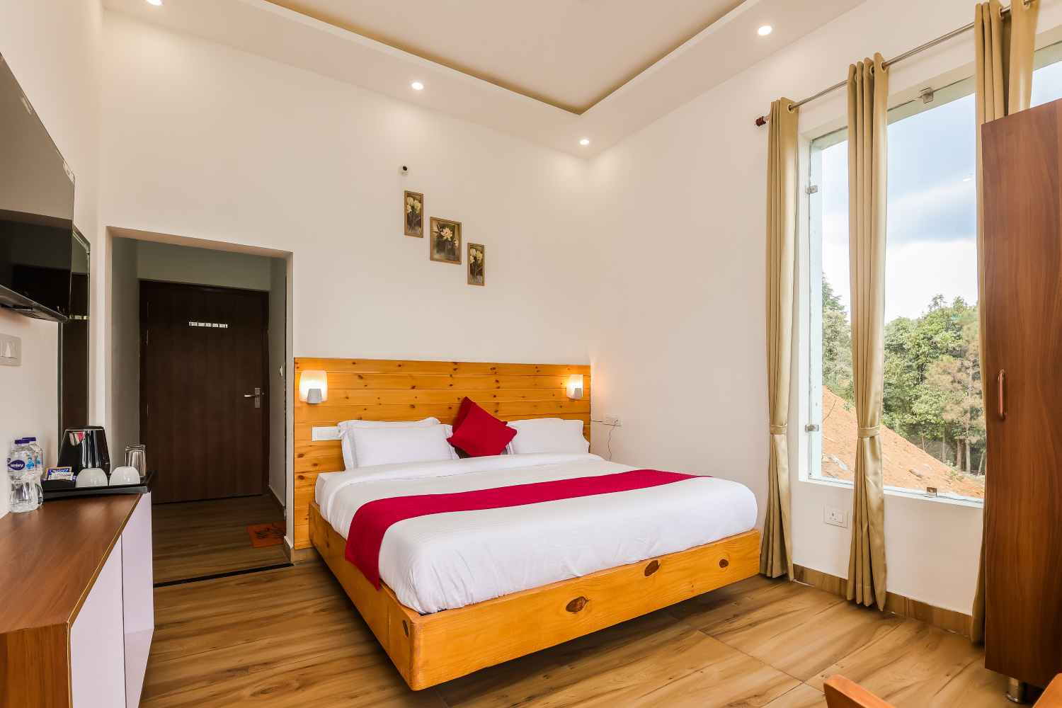Deluxe With Balcony Room in Mukteshwar